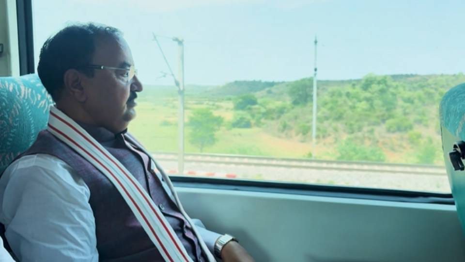 Deputy CM Keshav Maurya traveled from Delhi to Jhansi on Shatabdi Express described journey as pleasant