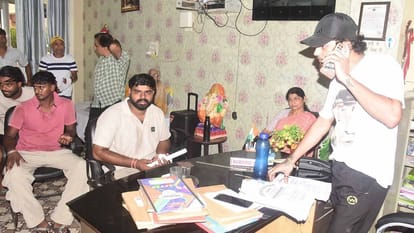 Shamli: 19 youths escaped from the Jeevan De-addiction Centre by breaking through the window bars; families cr