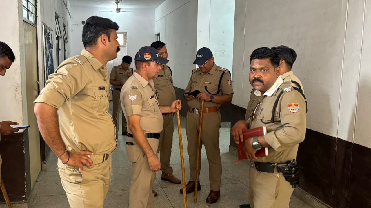 मौके पर पहुंची पुलिस
