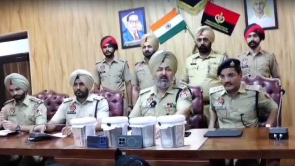 Ludhiana Two accused nabbed for stealing ₹18 lakh from ATM