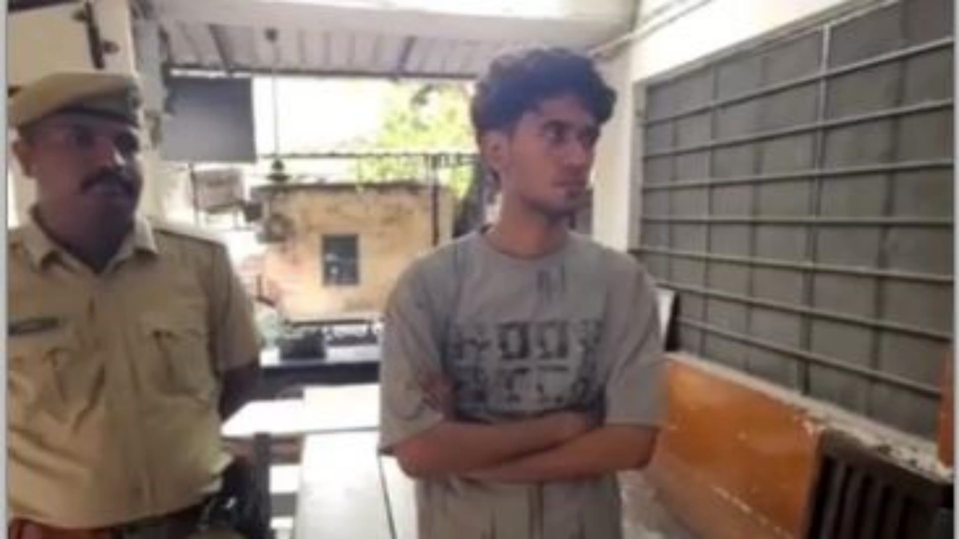 फर्जी पेपर मामले का आरोपी आकाश चौधरी
