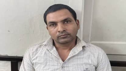 Rajasthan Crime Cop Caught Red-Handed Taking seven Bribe Outside Police Station