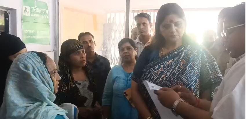 Dr. Bavita Chauhan Conducts Surprise Inspection of Farah Community Health Centre