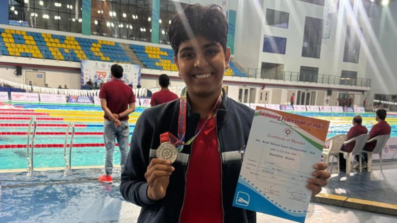Jhansi: Jia won silver at the national swimming competition
