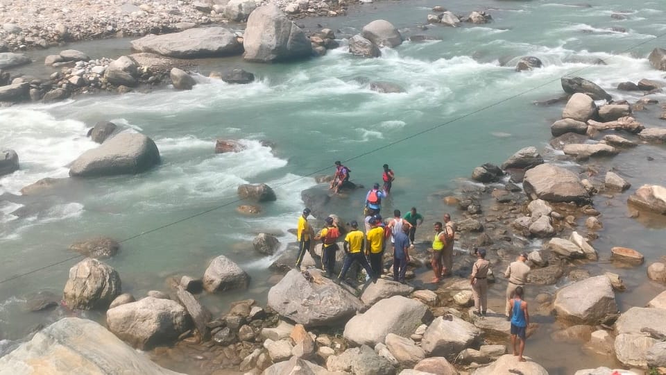 युवक का शव मिला