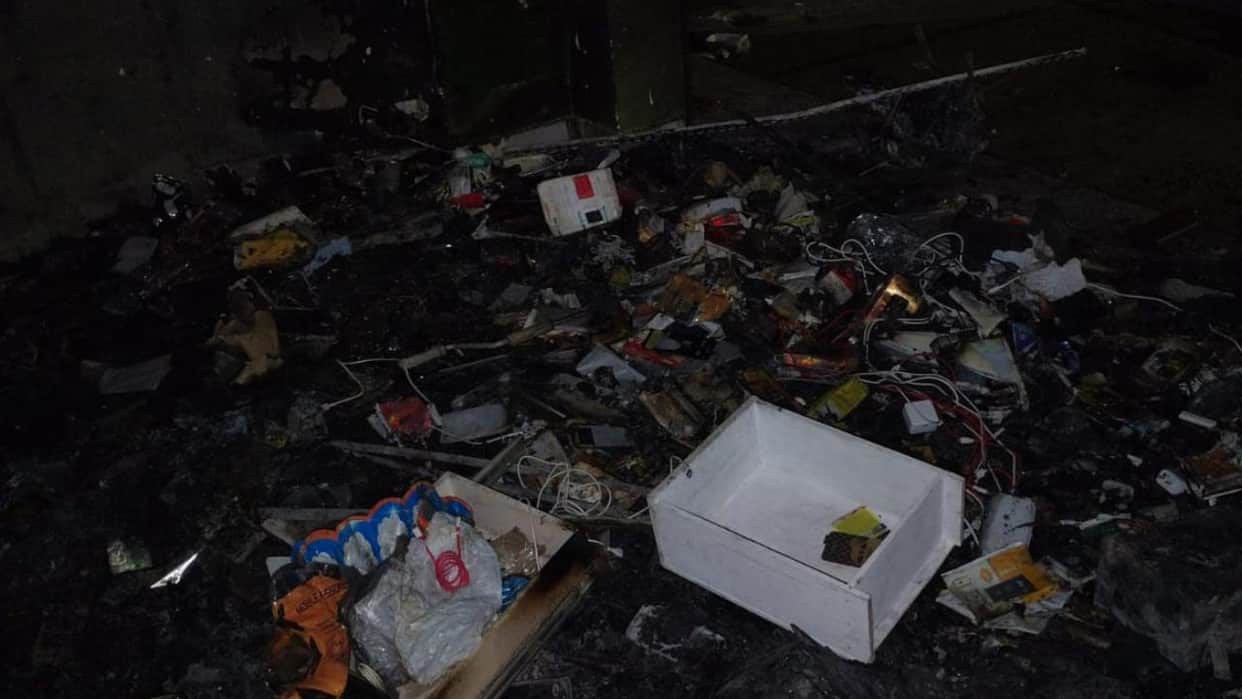 Jhansi: Fire breaks out in mobile shop due to short circuit; estimated loss of ₹12 lakh.