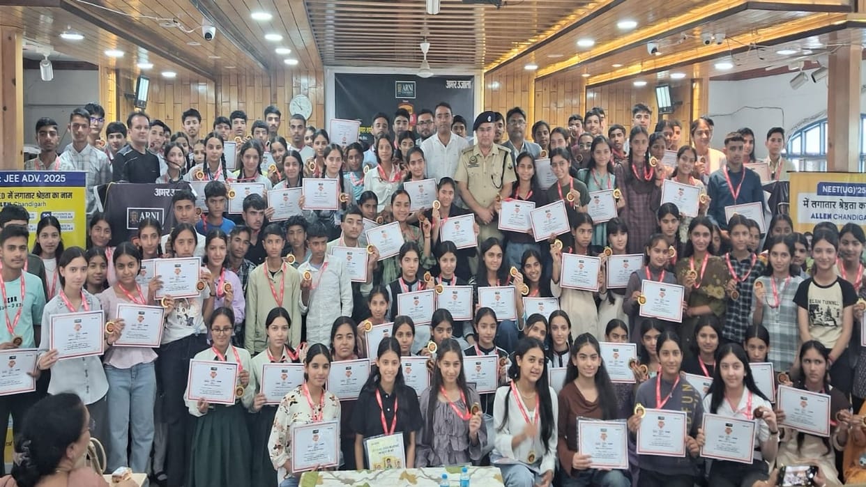 Meritorious students in Chamba elated after receiving the Amar Ujala Bhavishya Jyoti Samman.