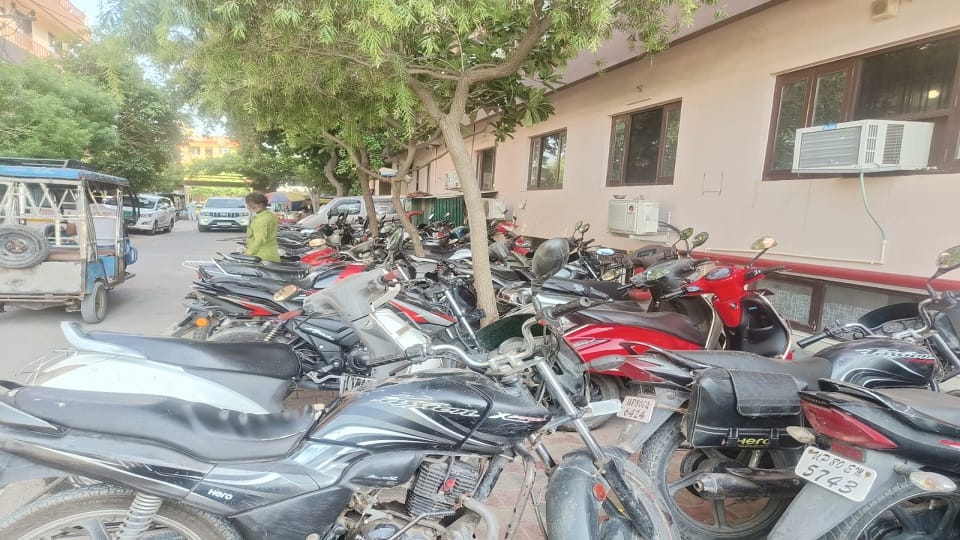 Agra Municipal Corporation took action against two illegal parking sites