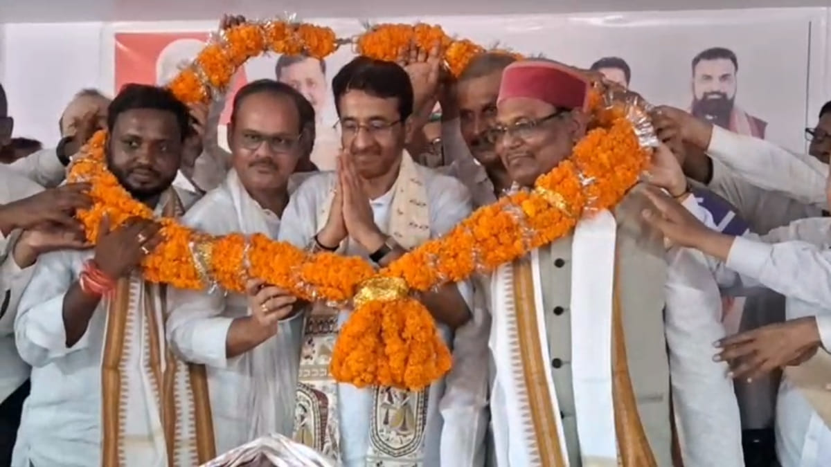 बिहार सरकार के विधि एवं उच्च शिक्षा मंत्री संजय सिंह टाइगर
