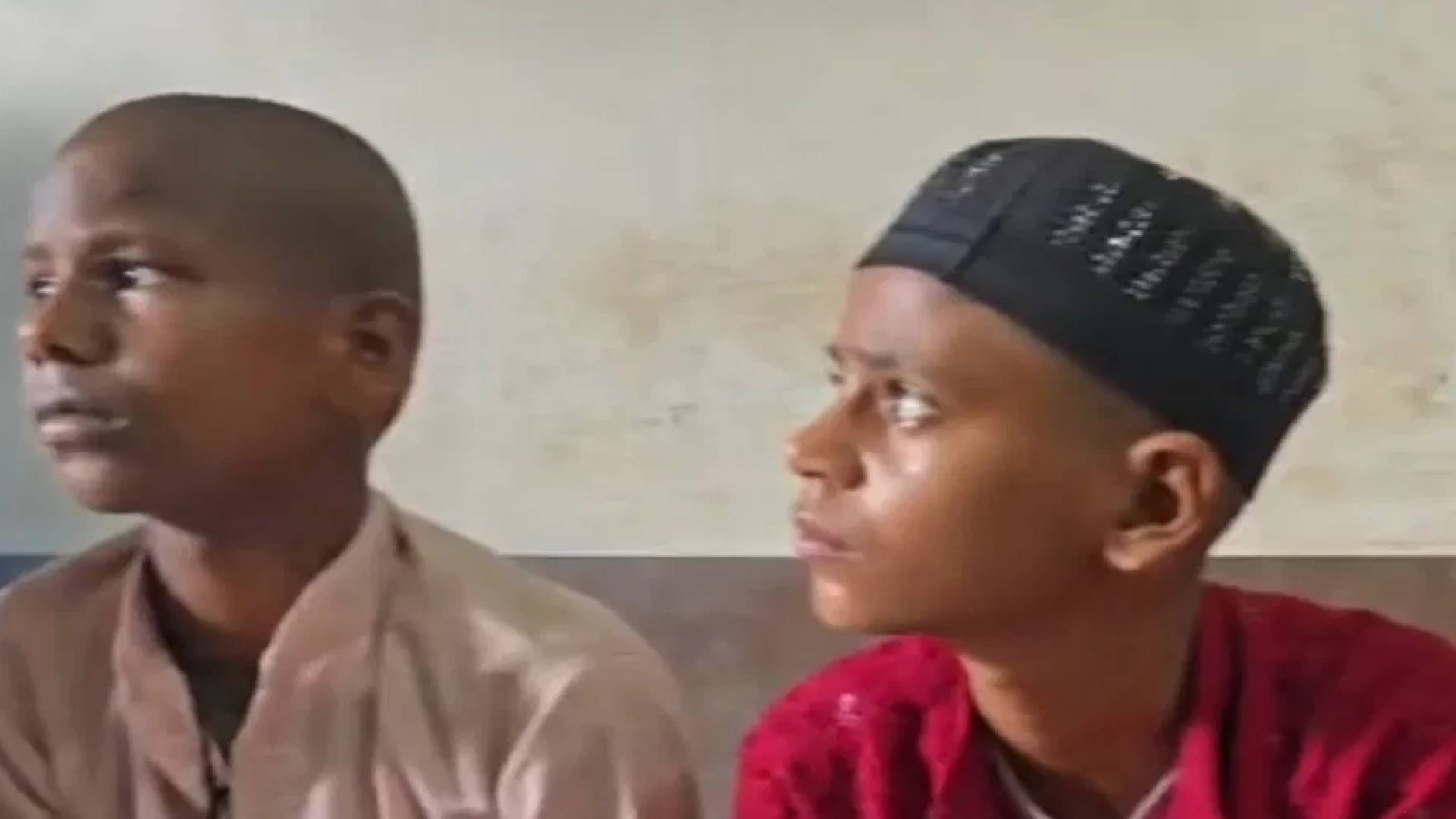 बदहवास बैठे बच्चे
