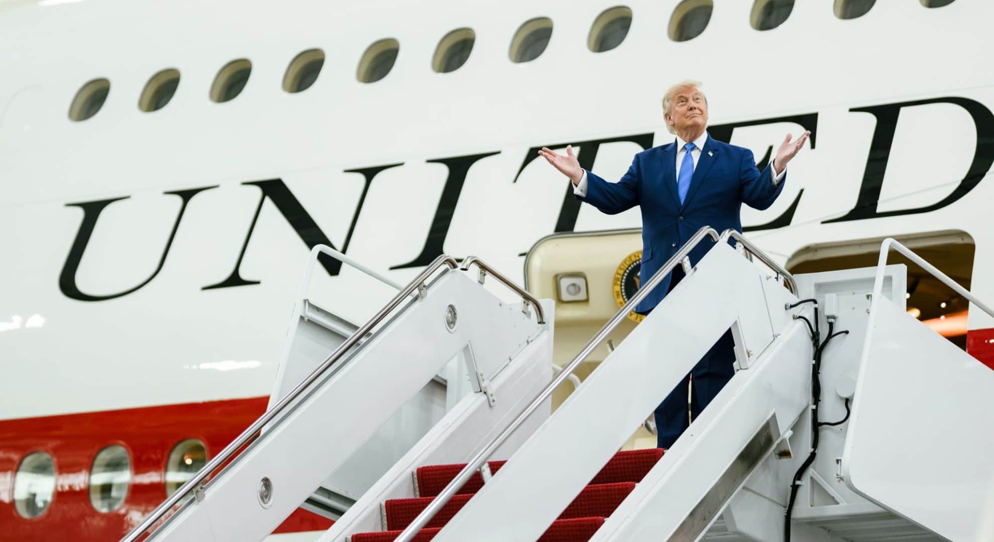 Trump unveils new Air Force One, a converted Qatari jet