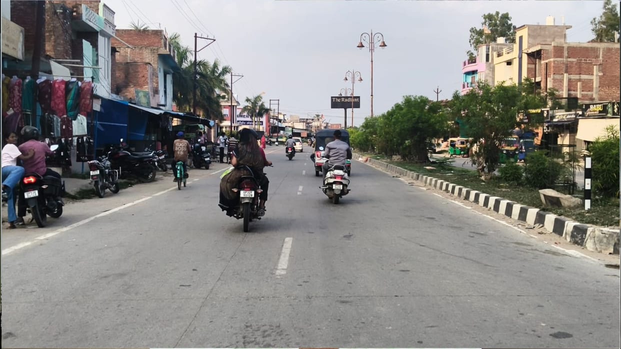 2,884 accidents in Gorakhpur division in 2025; safety measures at black spots remain incomplete.