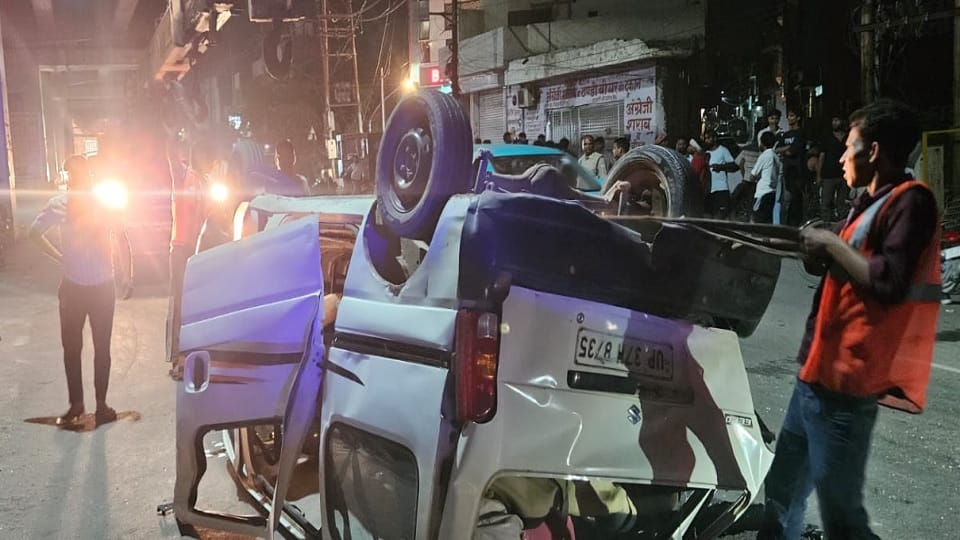Several passengers injured in a collision between two vehicles on the highway