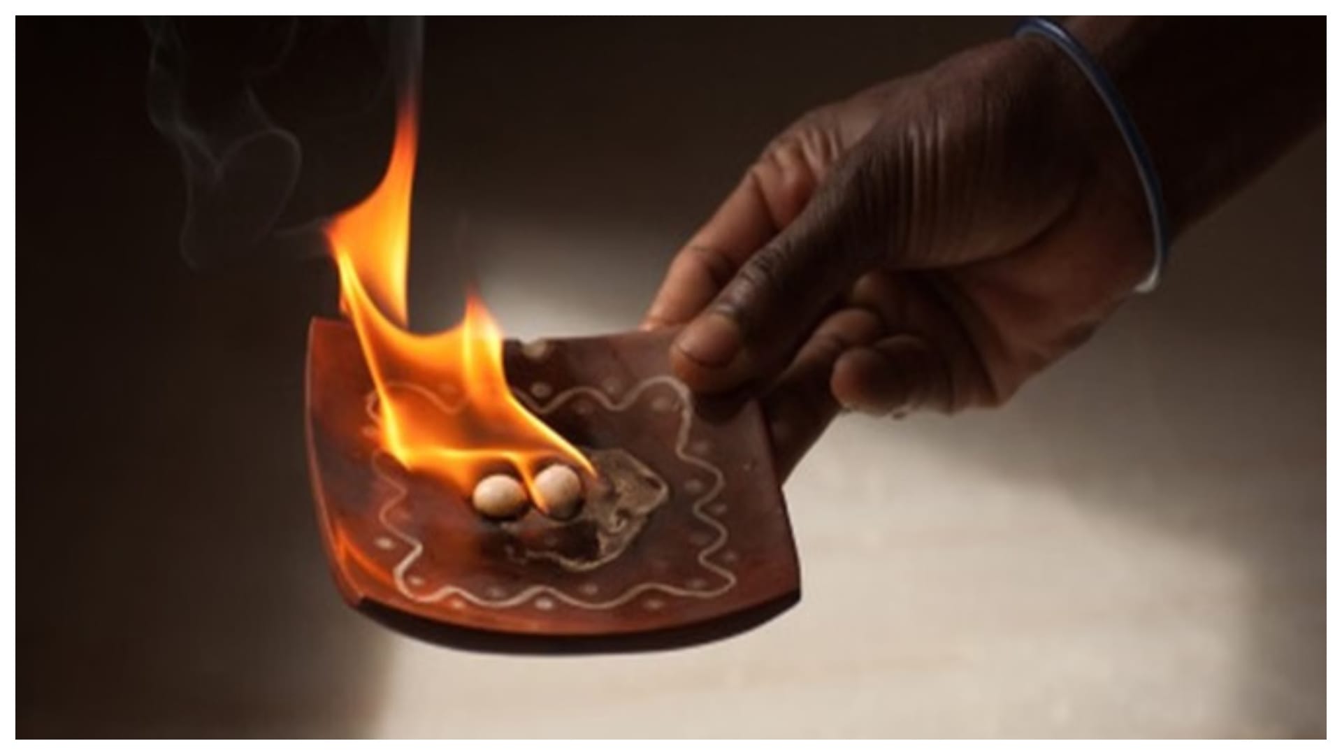 Struggling with Negativity at Home These Camphor-Based Vastu Tips Can Help