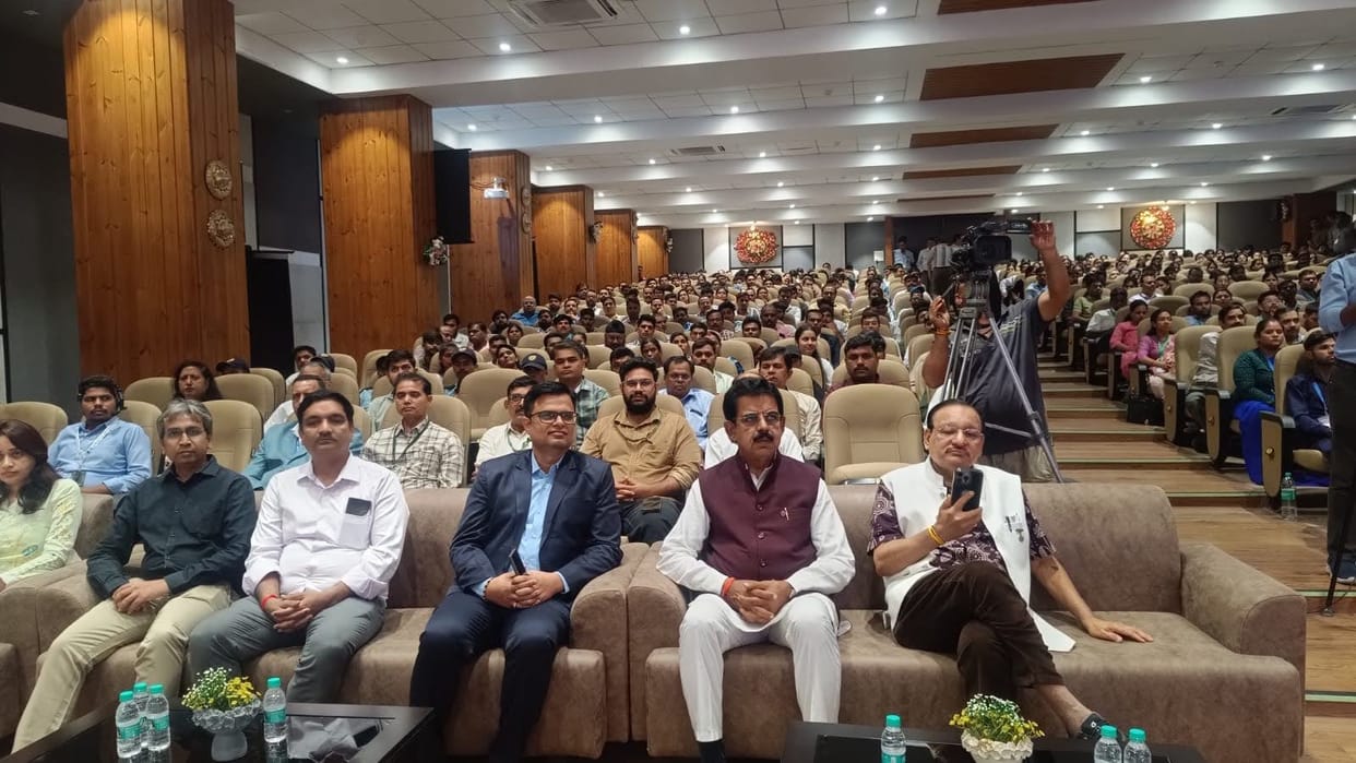 Indore News PM Developed India Employment Scheme Benefit epfo indore