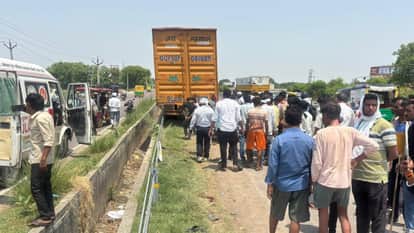 Kaushambi News: Two youths on a motorcycle killed after being hit by a container truck; tragic accident on the