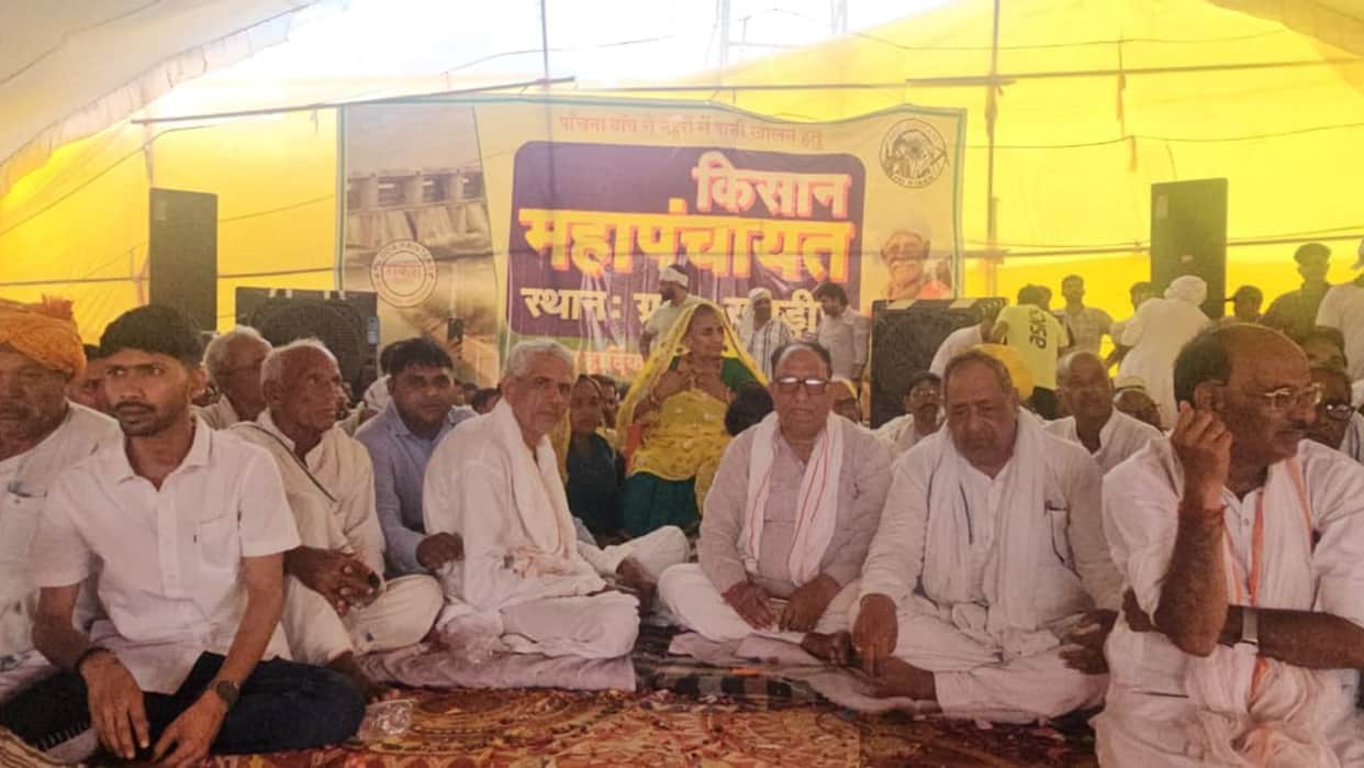 Massive crowd surges at the Khandip Kisan Mahapanchayat former minister Golma Devi reached