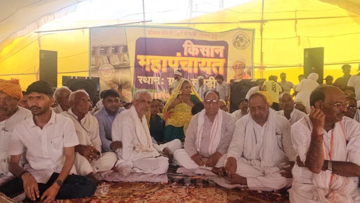 Massive crowd surges at the Khandip Kisan Mahapanchayat former minister Golma Devi reached
