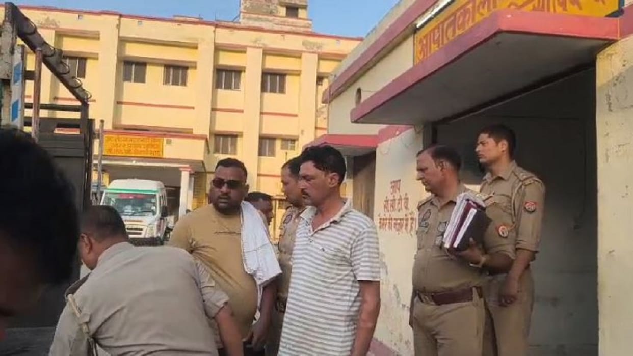 Teenager dead body found near the intersection in Budaun