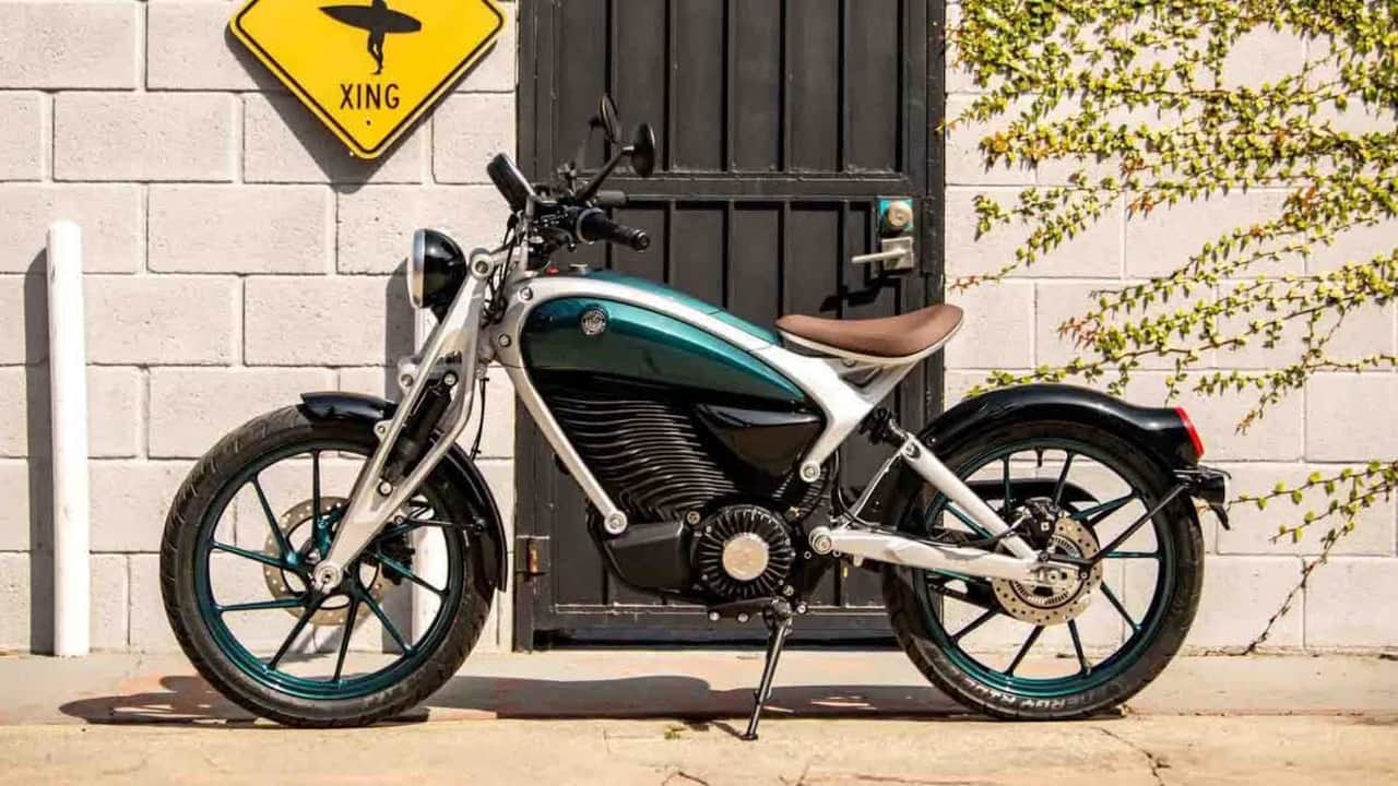 Royal Enfield Flying Flea C6 Deliveries Begin in India: Electric Bike Offers 154km Range and BaaS Option