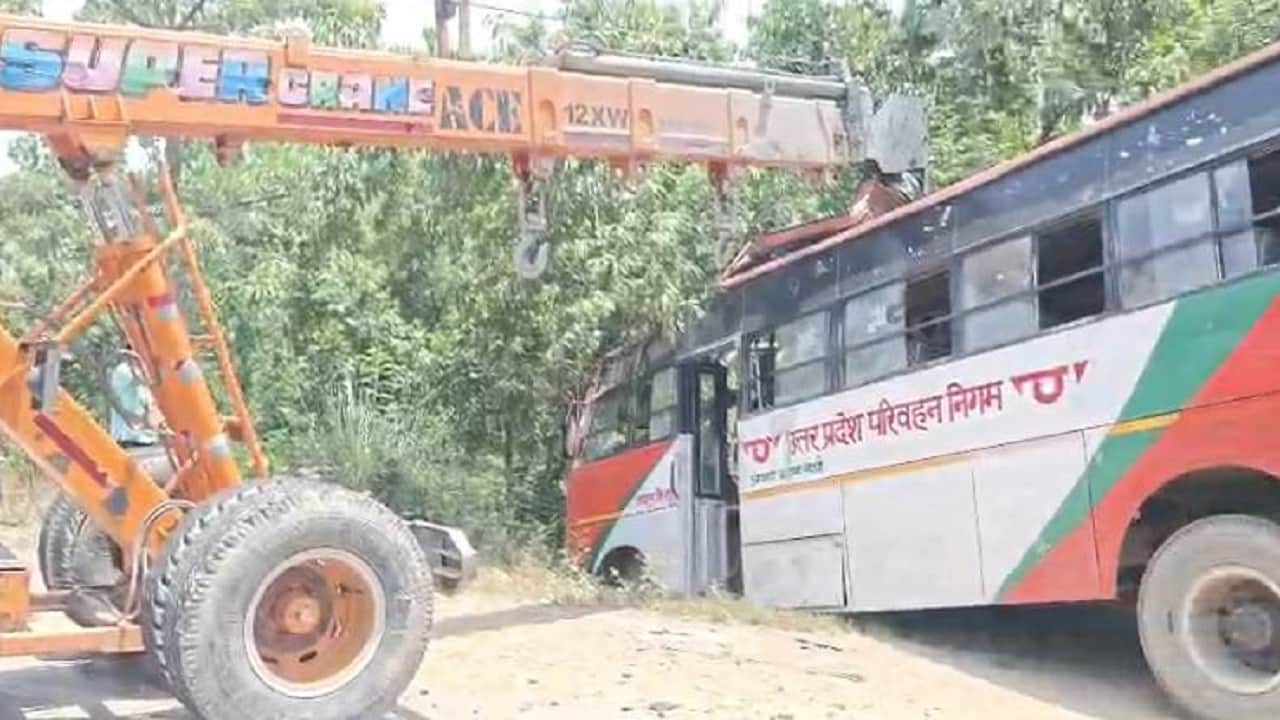 दुर्घटनाग्रस्त बस