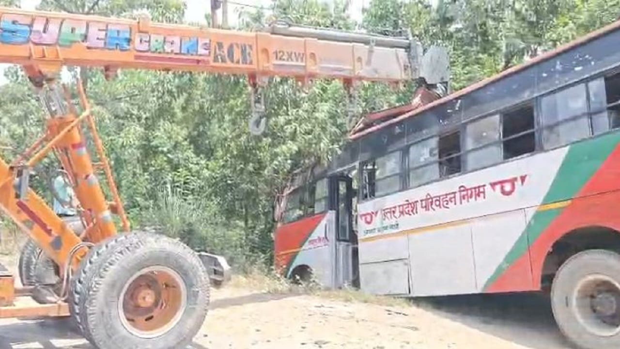 दुर्घटनाग्रस्त बस