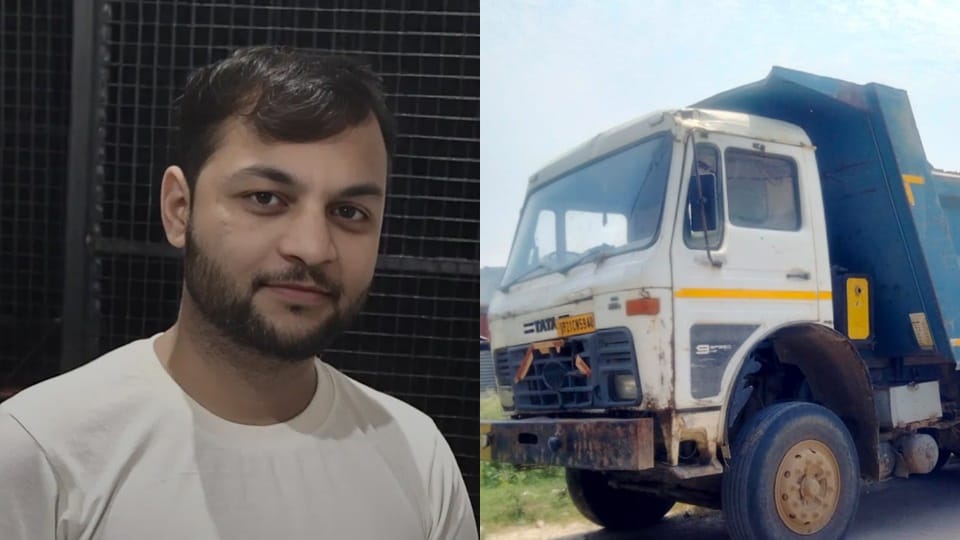 Moradabad: Dumper coming from the wrong direction hits university employee's scooter; employee loses life.
