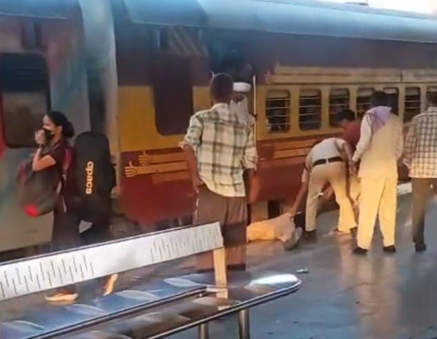 inside story of murder at Shahdara railway station many questions being raised