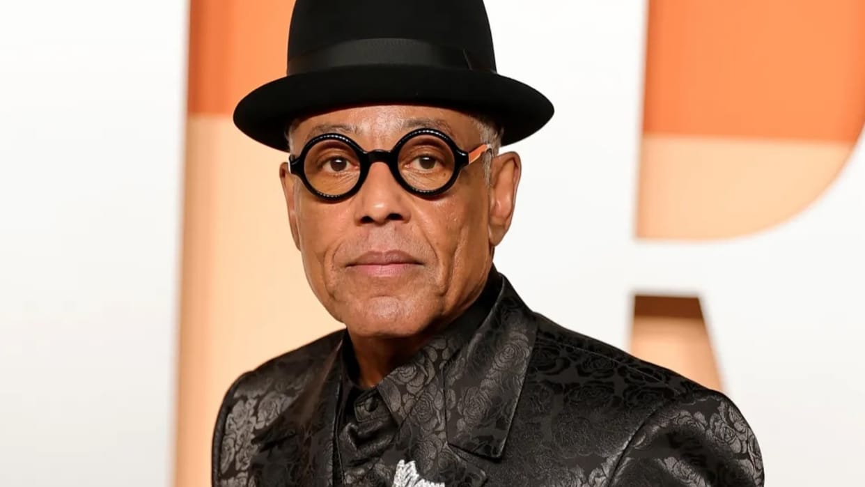 Giancarlo Esposito Embrace Islam And Namaz offered at Mosque In Saudi Arabia