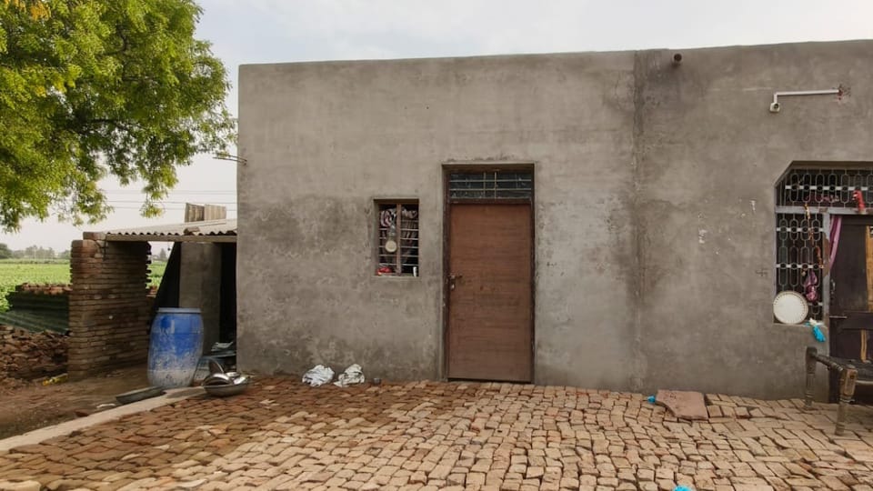 Wife murdered by beheading with a battle-axe in baghpat Had a love marriage in Haridwar eight years ago