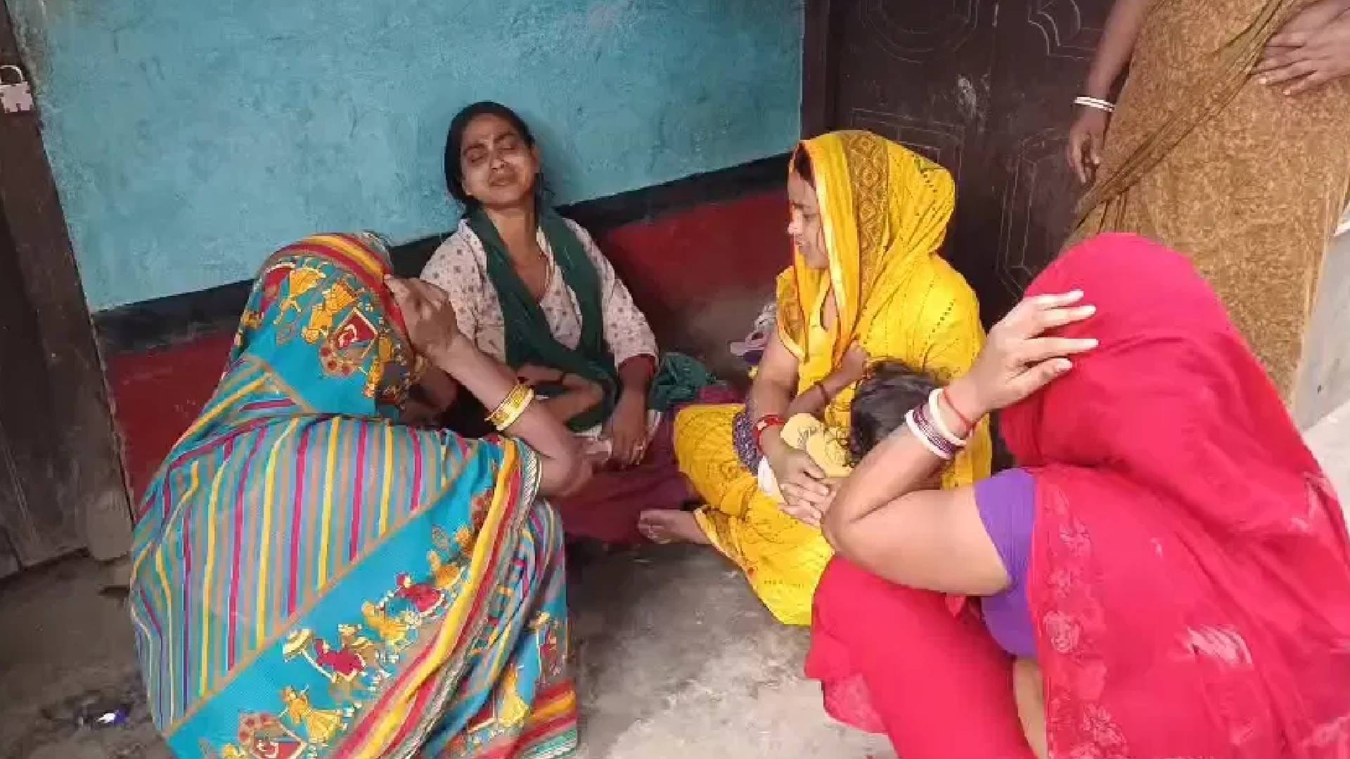 घटना के बाद रोते-बिलखते परिजन