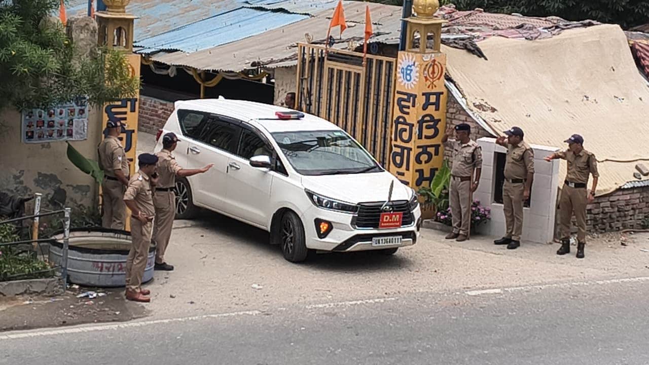 Rudraprayag Tension Nihangs Continue Standoff at Nagrasu Gurudwara 20 Hours High voltage Drama