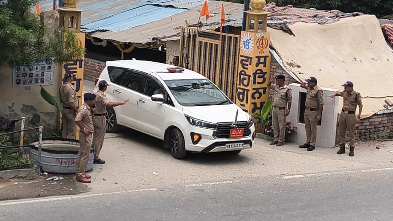 Rudraprayag Tension Nihangs Continue Standoff at Nagrasu Gurudwara 20 Hours High voltage Drama