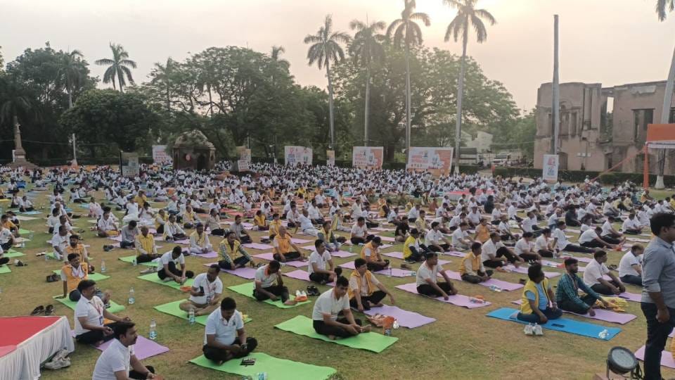 International Yoga Day 2026 Governor practiced at Raj Bhavan and CM Yogi in Jhansi all UP immersed in yoga