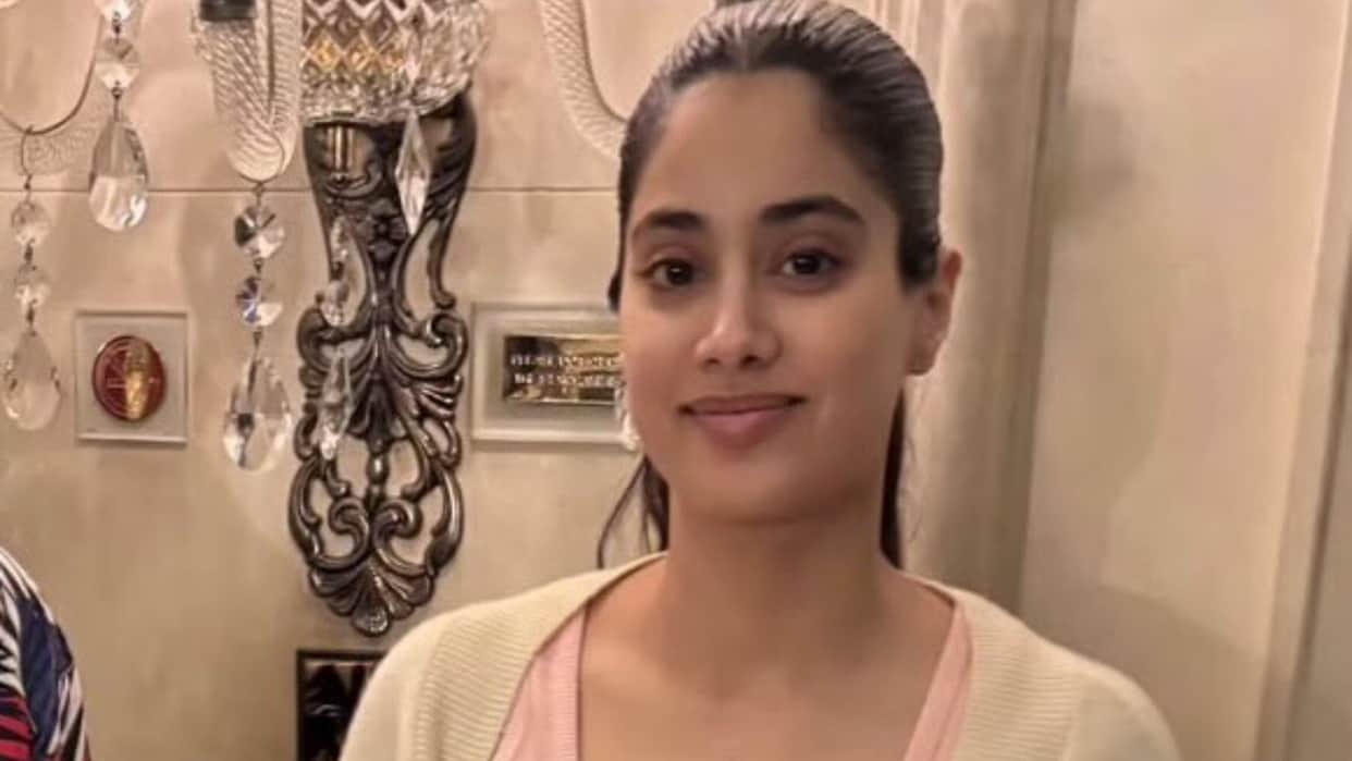 Janhvi Kapoor Wear Funny Message Nightsuit About Boyfriend Shikhar Pahariya Fans React Online