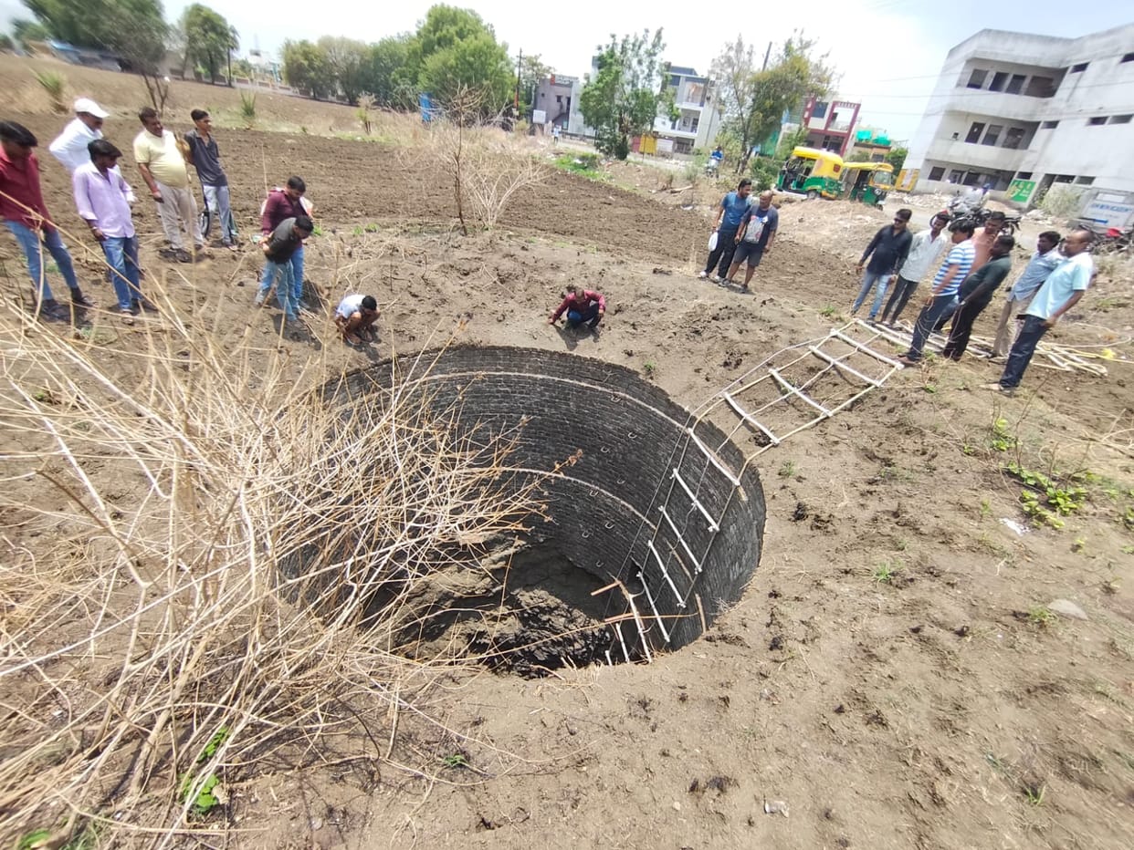 Indore: When government departments in Indore threw up their hands, residents climbed down into a well to save