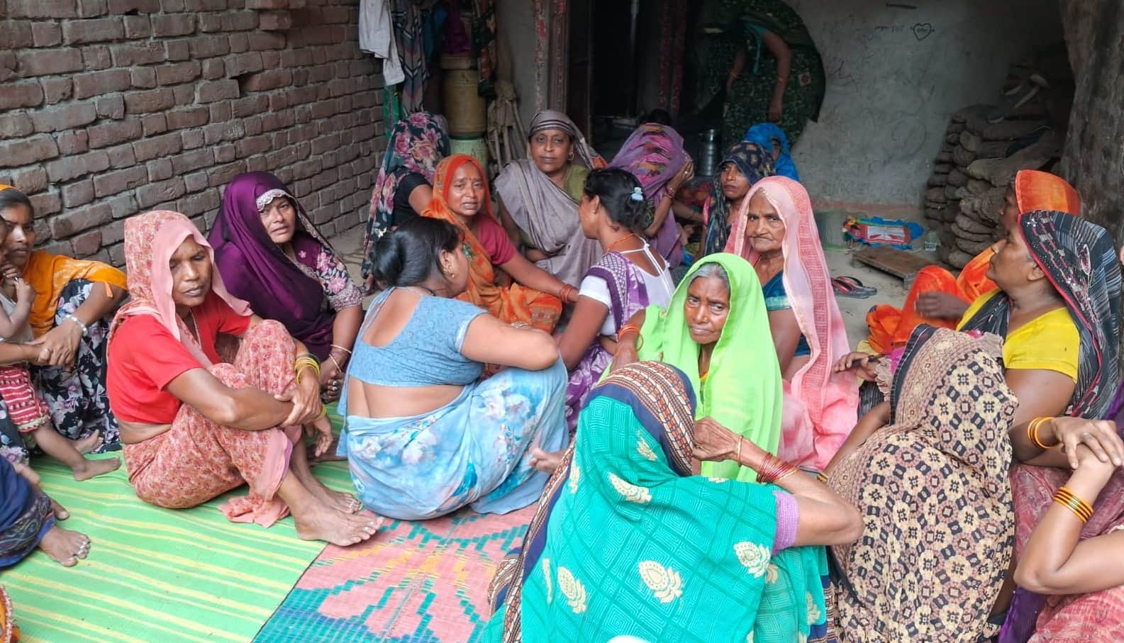 रोते बिलखते परिजन