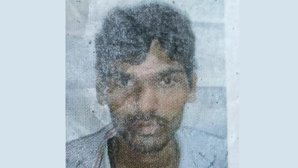 Kanpur young man had set out to return home from Surat his body was found hanging from a tree in the forest