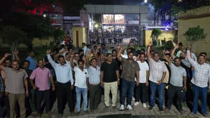 demand to relocate liquor shop in Dipka at Korb has turned into  mass movement