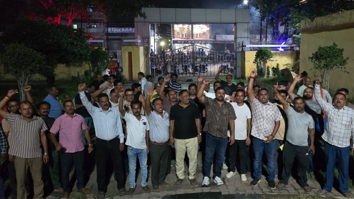 demand to relocate liquor shop in Dipka at Korb has turned into  mass movement