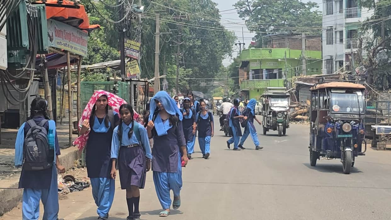bhojpur flood ganga water level five government schools closed august 24 29 bihar