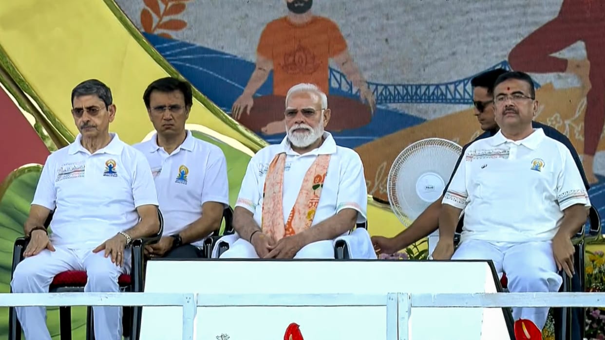 International Yoga Day 2026 PM Modi in Kolkata many worldwide events records reactions news in hindi