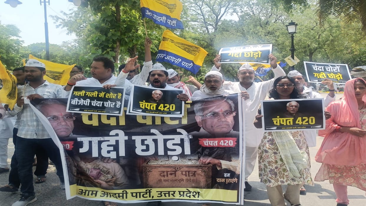 AAP launches a protest against 'donation thieves'; sends a cheque for 420 to Champat Rai after collecting fund