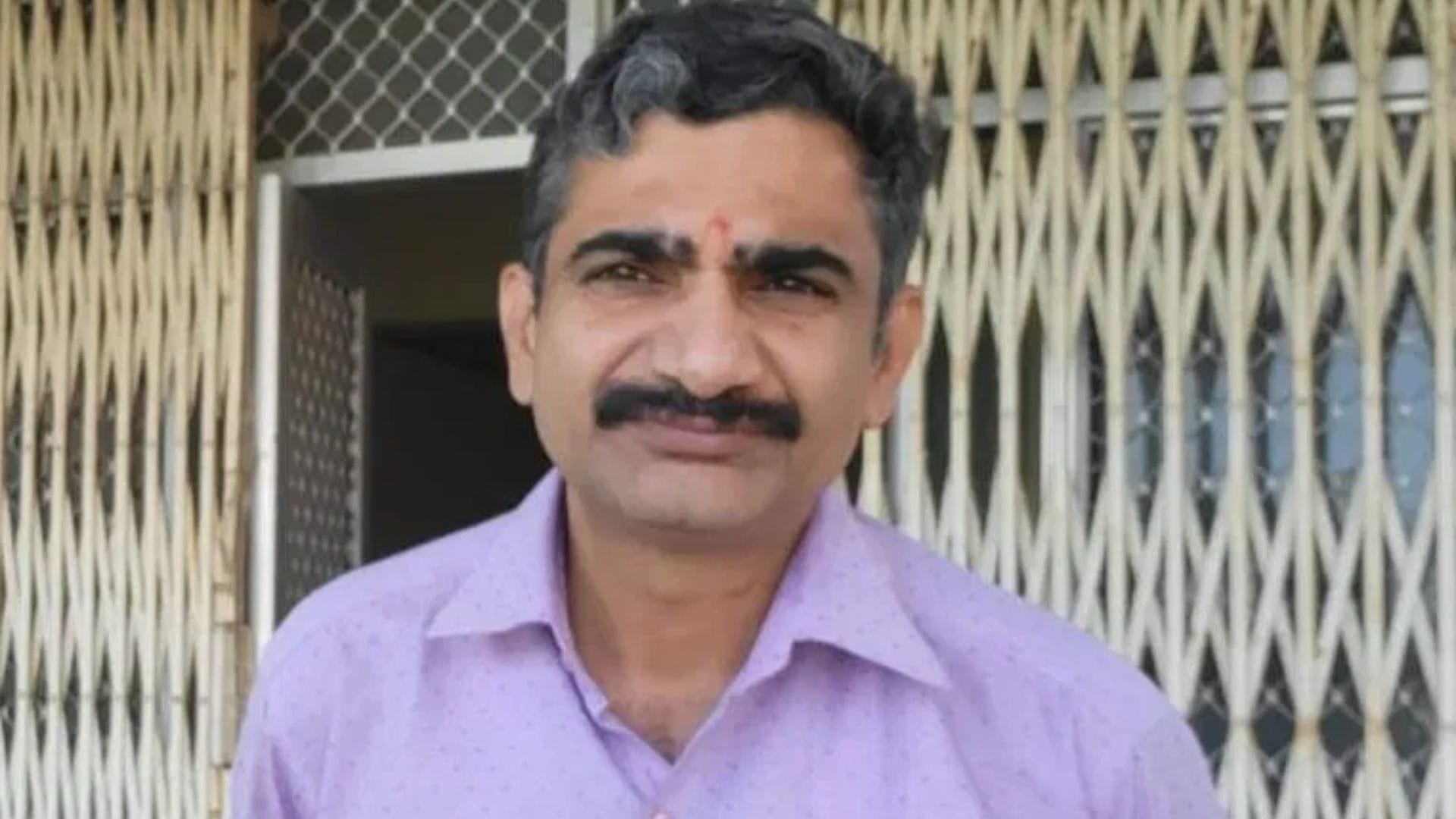 रिश्वत लेते संविदा लेखा सहायक गिरफ्तार