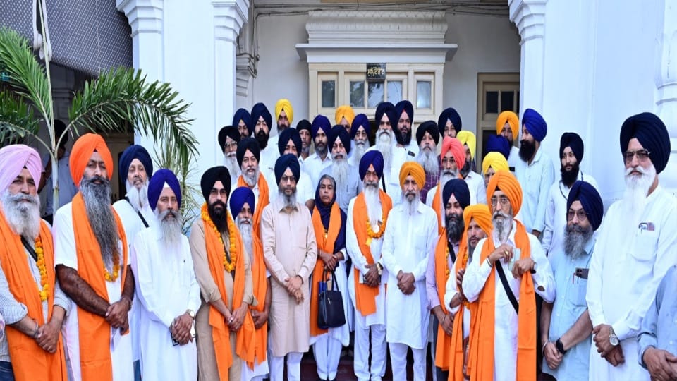 Jatha of Sikh pilgrims leaves for Pakistan