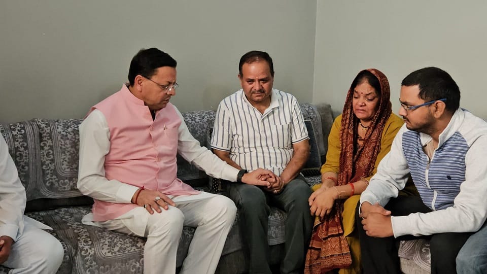 शहीद बीरेश्वर गोस्वामी के घर पहुंचे सीएम धामी