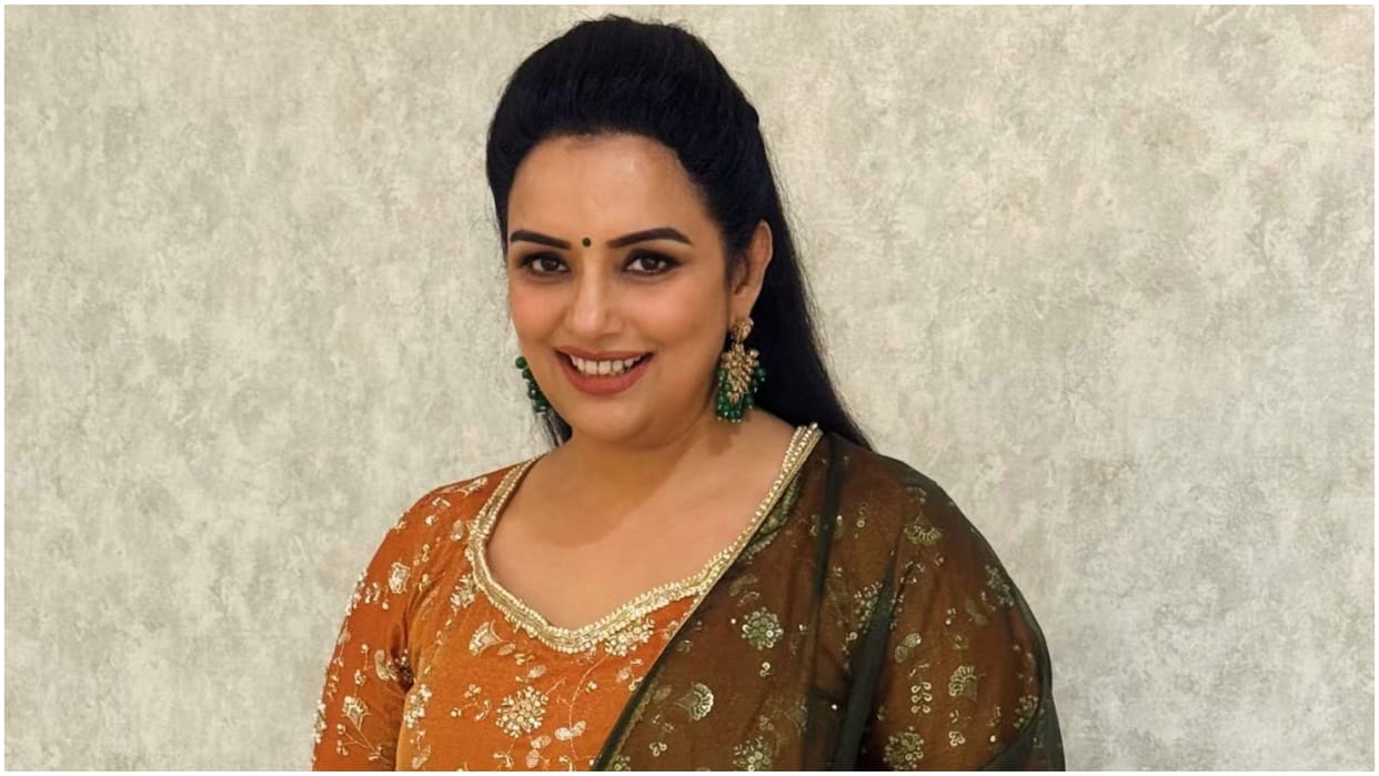 Shwetha Menon First Woman President Quits AMMA Entire Executive Committee Steps Down