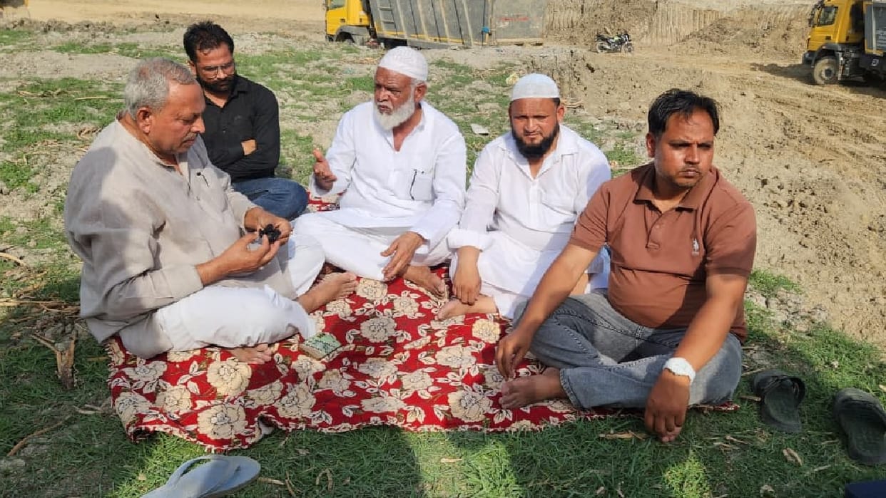 Former MLA and Congress District President staged a sit in protest against illegal mining at Dasna Pond
