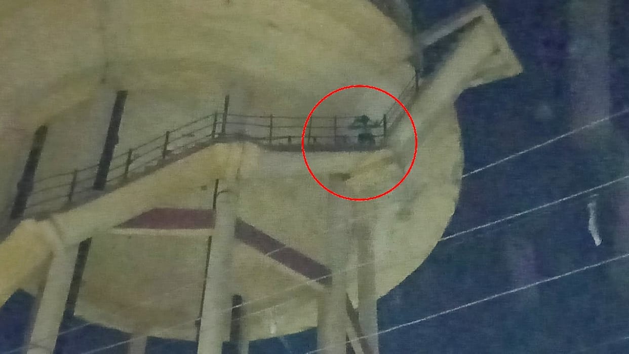 Youth upset over the Bharat Tiwari encounter climbs water tank with a gas cylinder in Shahjahanpur