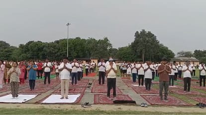 Leaders and ministers in Delhi, including LG Sandhu, performed yoga and listened to PM Modi's address.